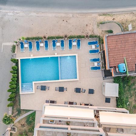 Lux Hotel M Dobra Voda Luaran gambar