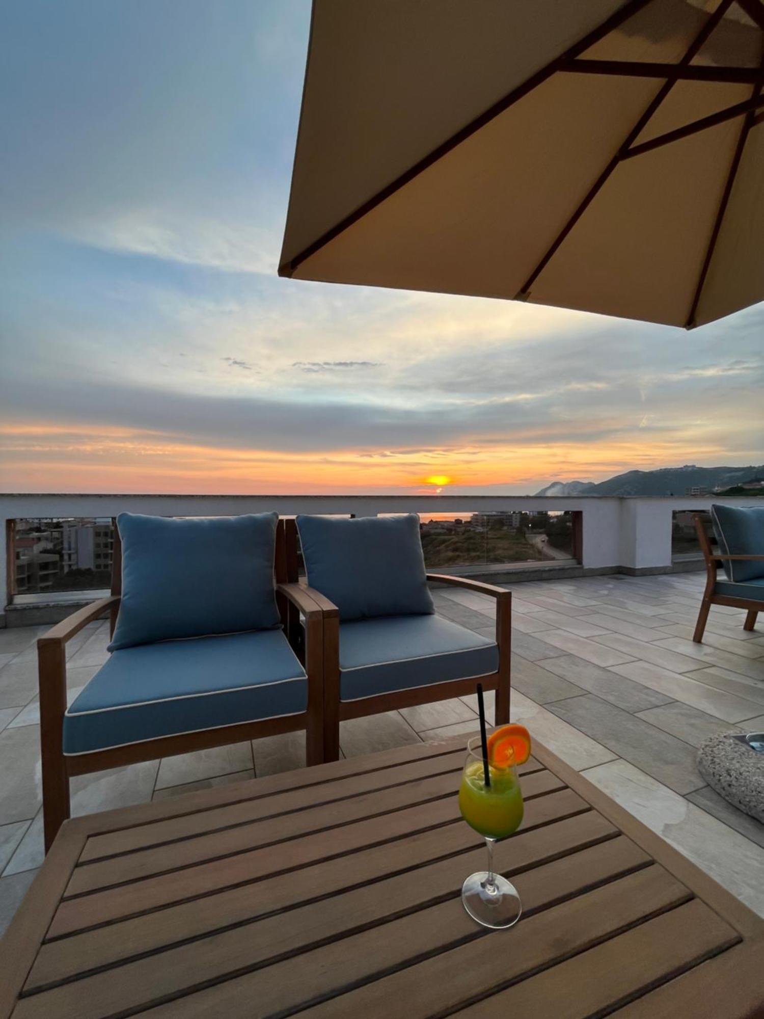 Lux Hotel M Dobra Voda Luaran gambar