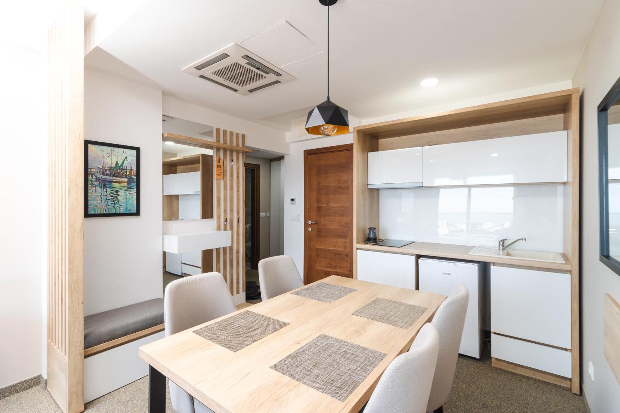 Lux Hotel M Dobra Voda Luaran gambar