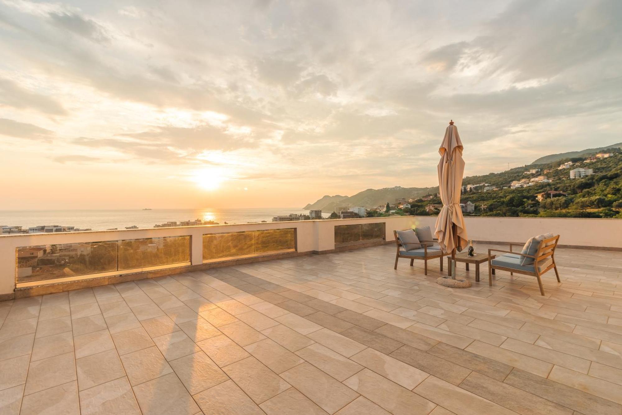 Lux Hotel M Dobra Voda Luaran gambar