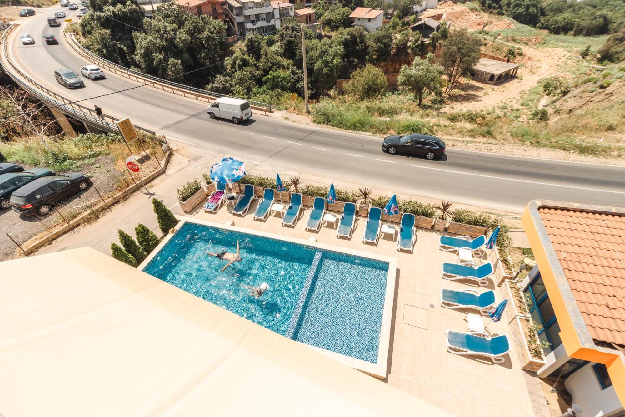 Lux Hotel M Dobra Voda Luaran gambar