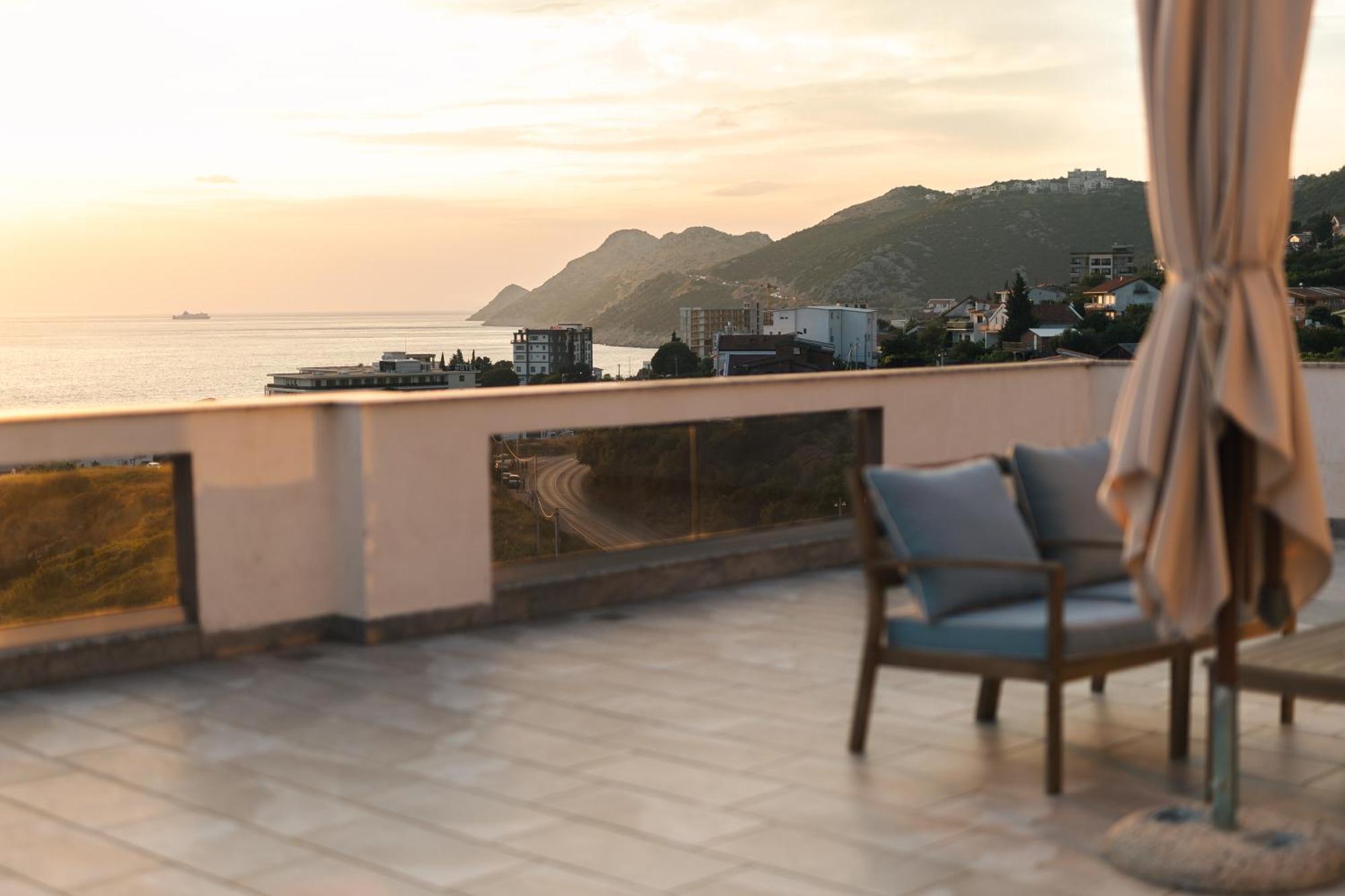 Lux Hotel M Dobra Voda Luaran gambar