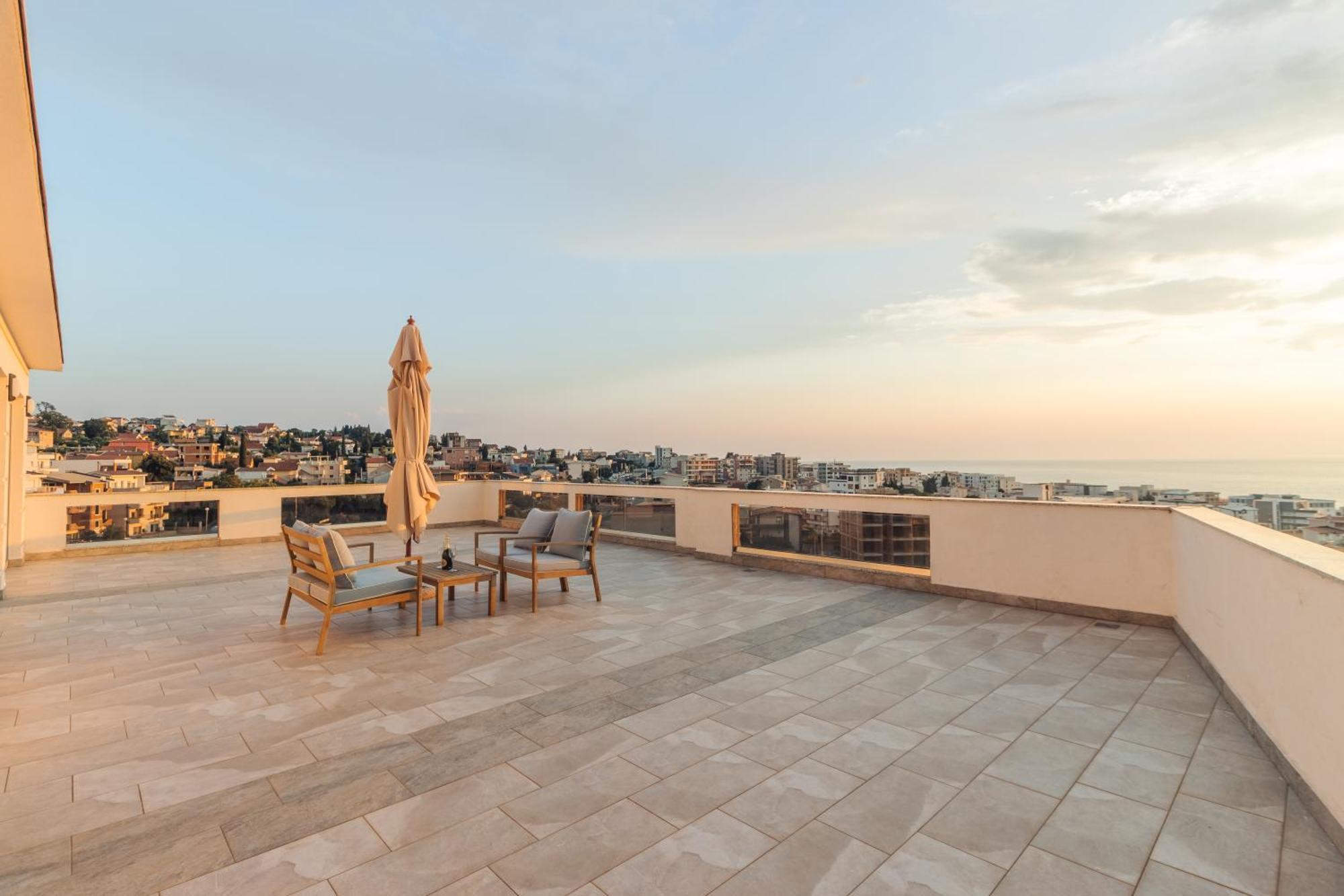 Lux Hotel M Dobra Voda Luaran gambar