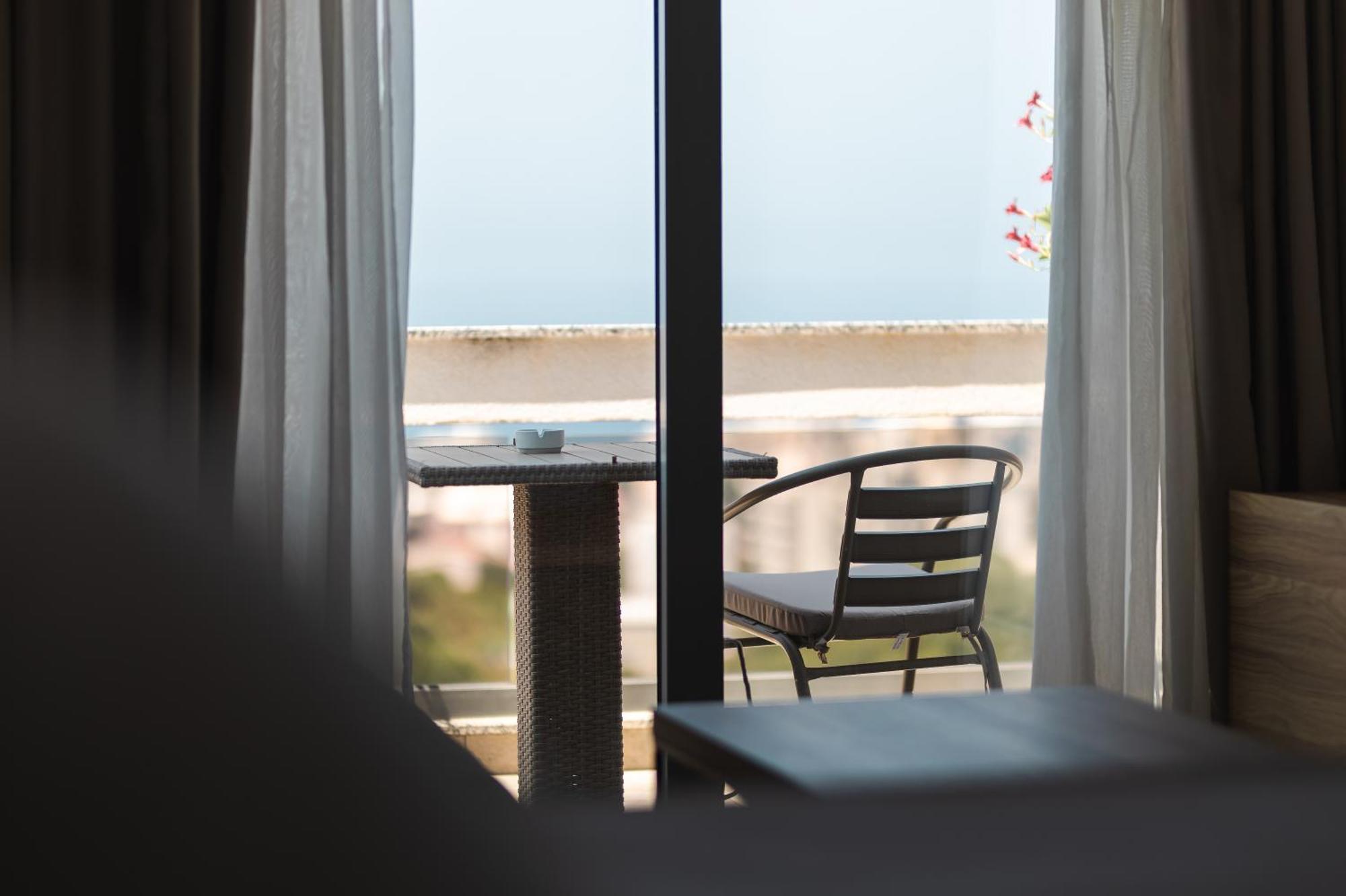 Lux Hotel M Dobra Voda Luaran gambar