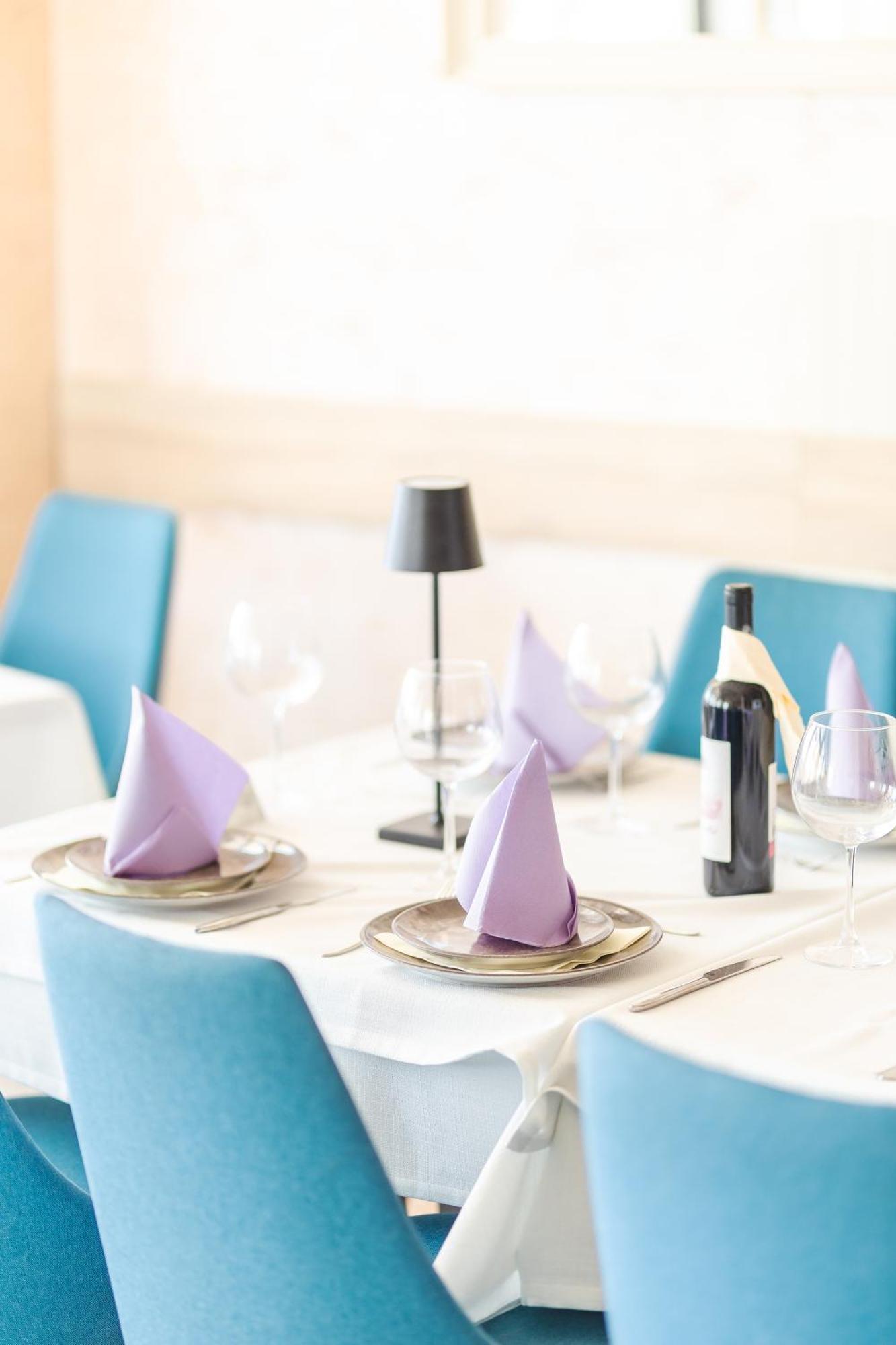 Lux Hotel M Dobra Voda Luaran gambar