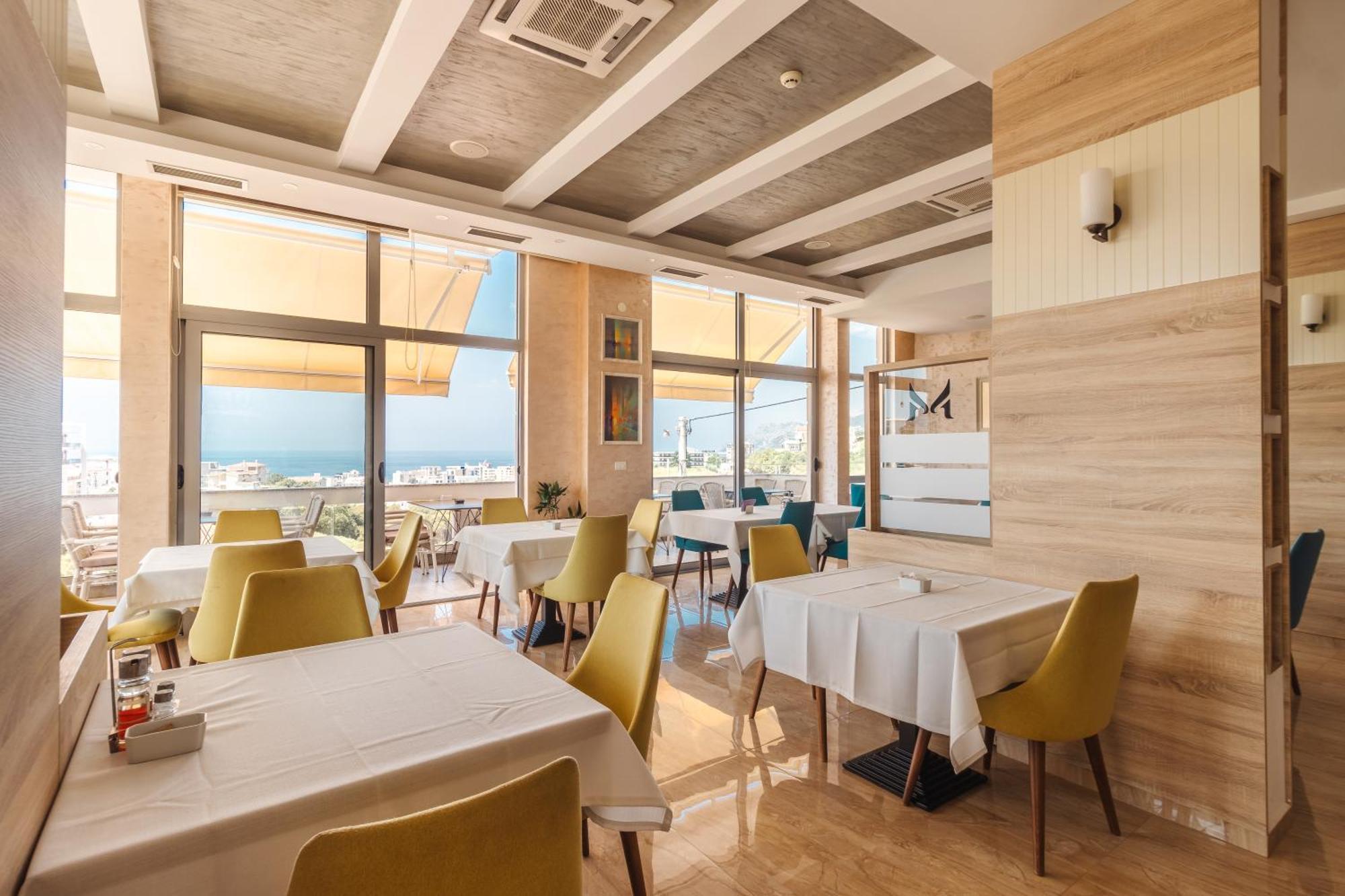 Lux Hotel M Dobra Voda Luaran gambar