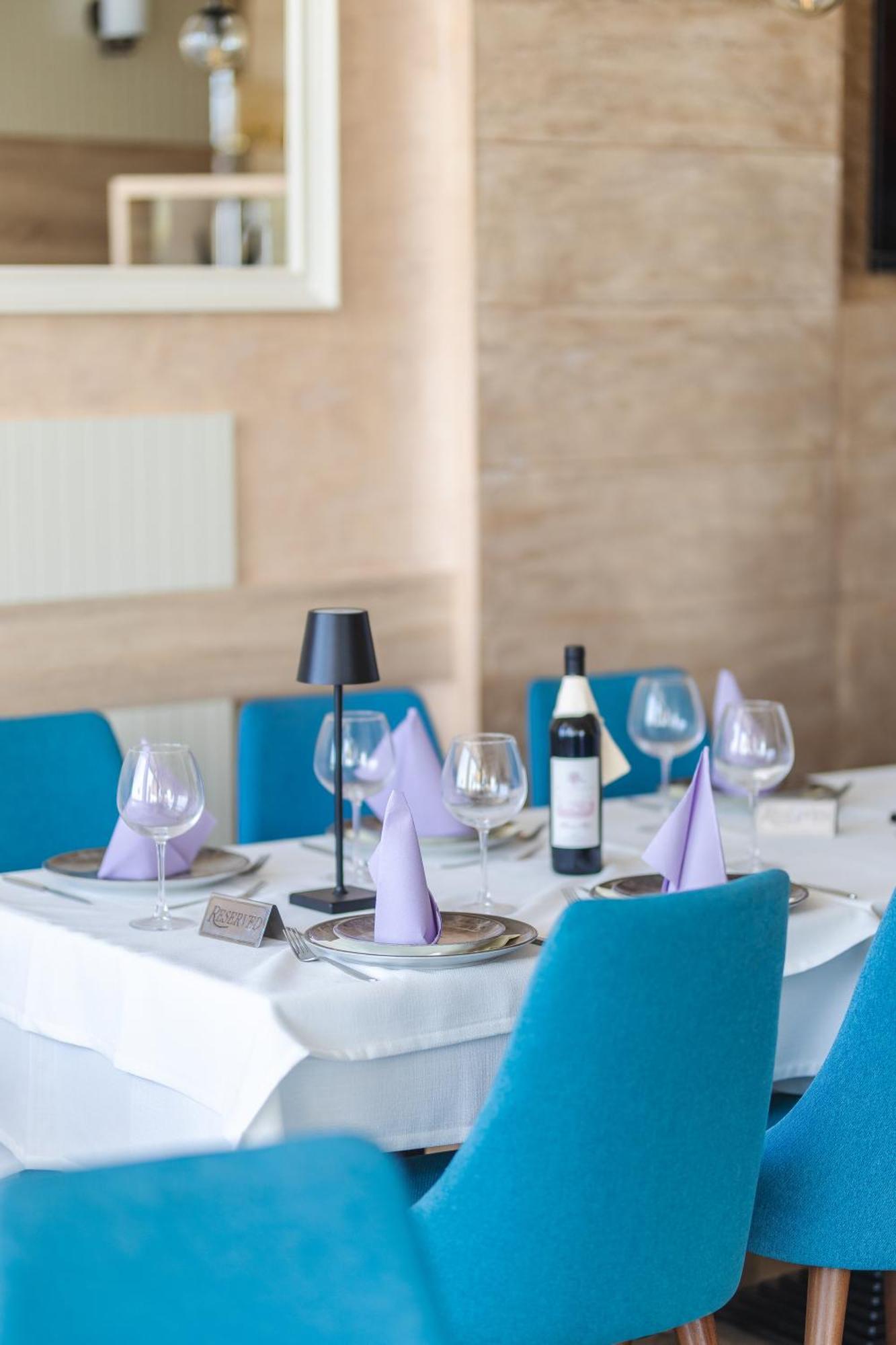 Lux Hotel M Dobra Voda Luaran gambar