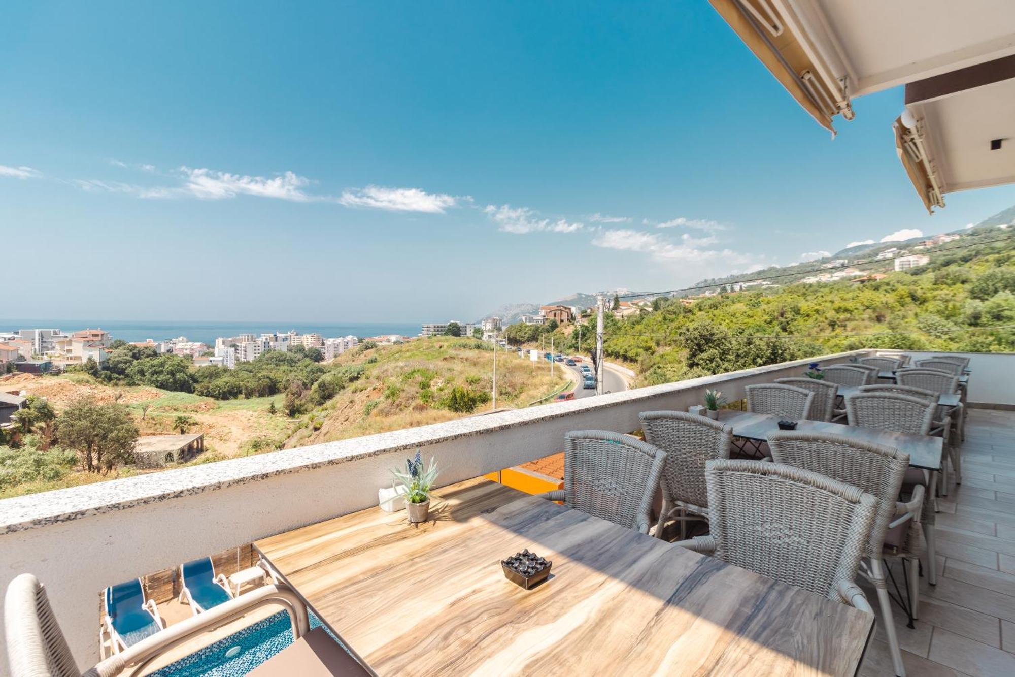 Lux Hotel M Dobra Voda Luaran gambar