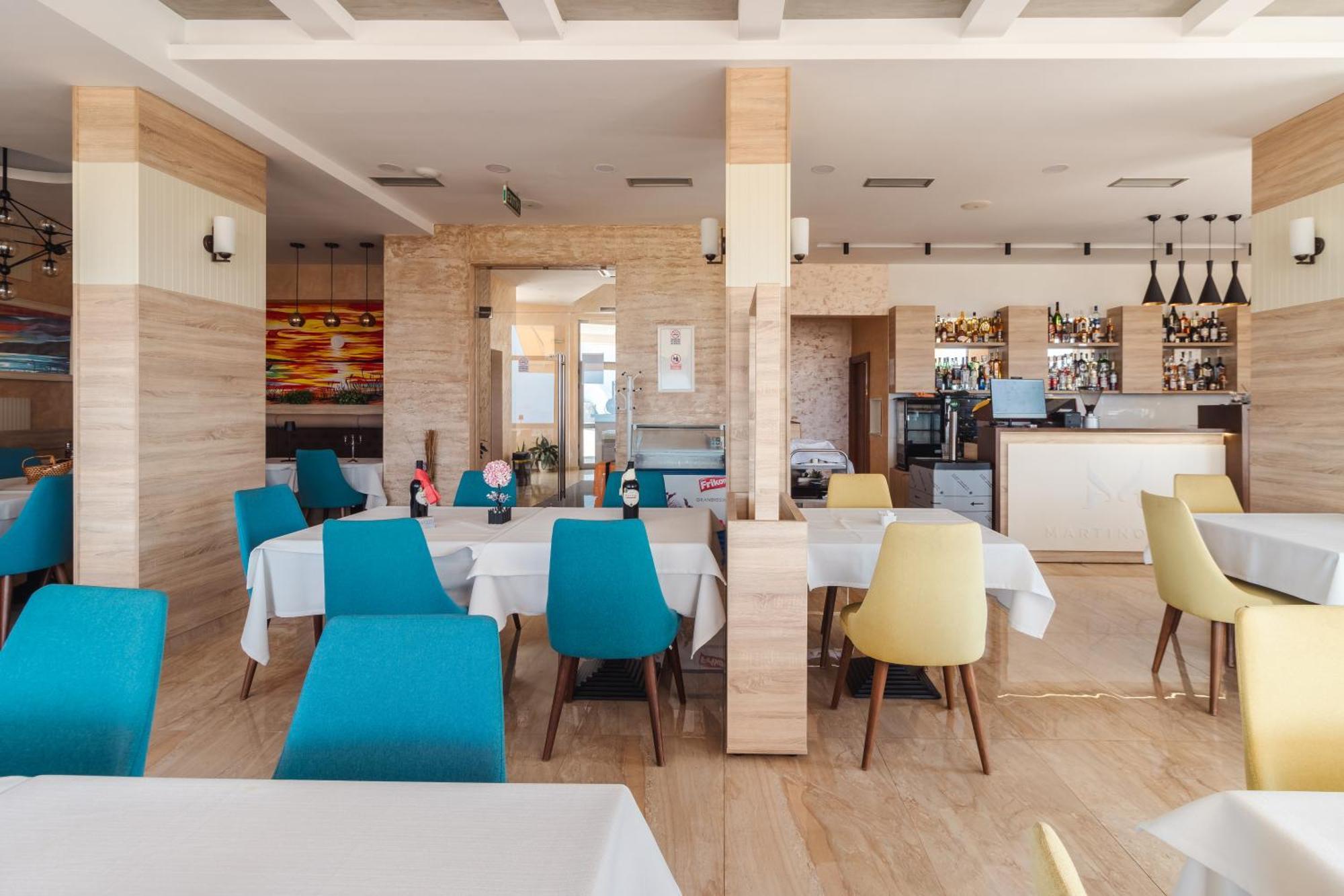 Lux Hotel M Dobra Voda Luaran gambar