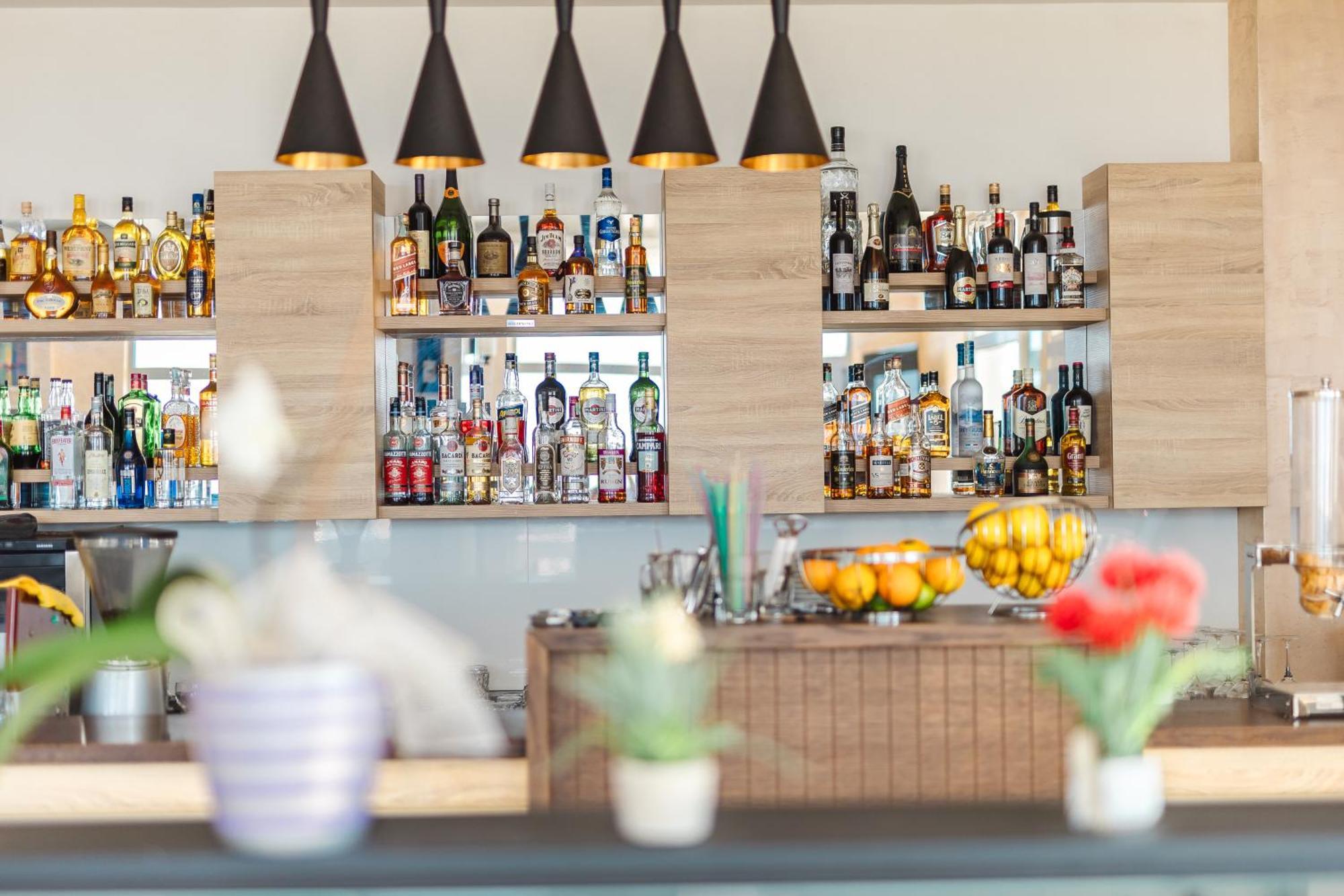 Lux Hotel M Dobra Voda Luaran gambar