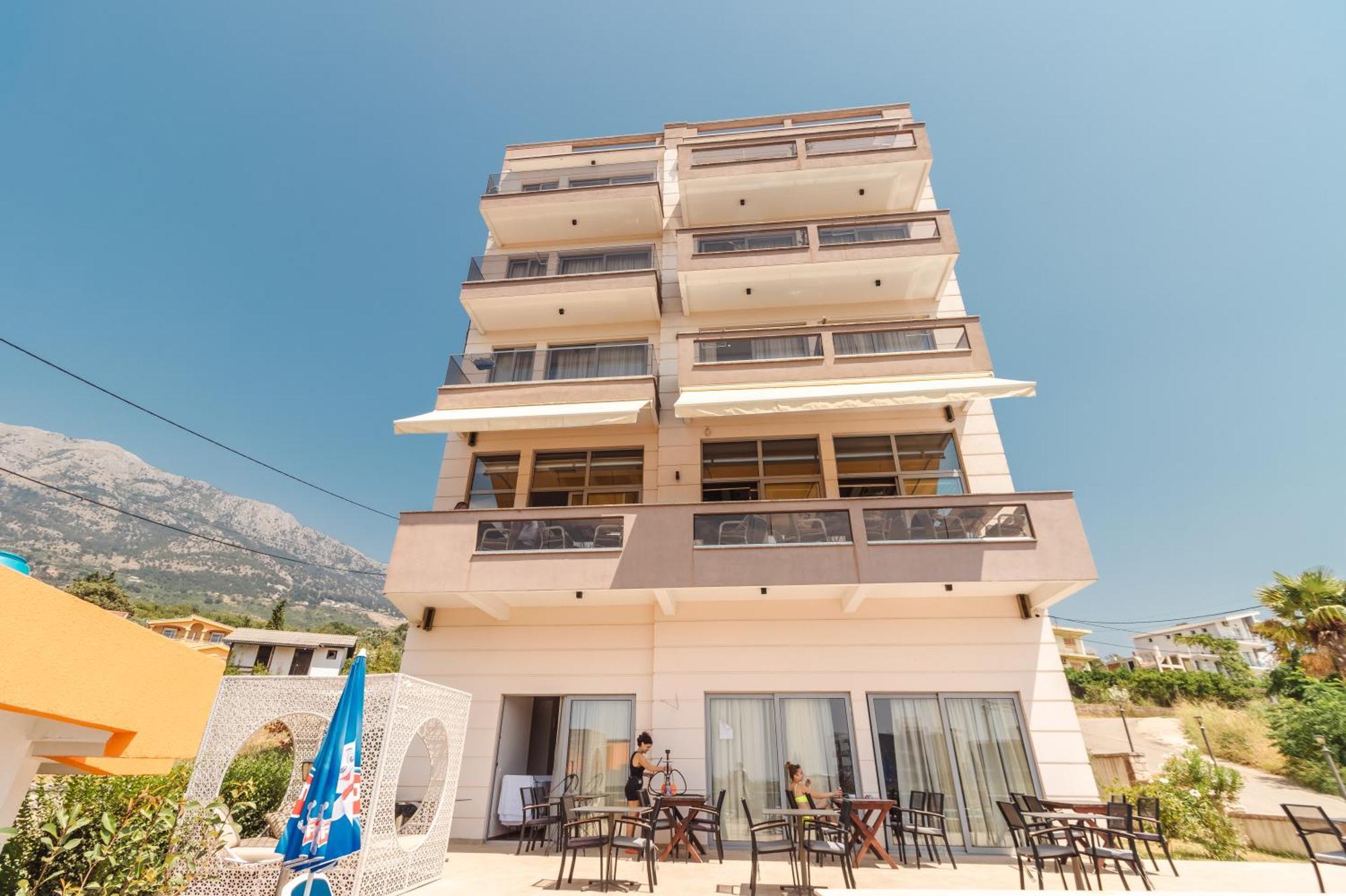 Lux Hotel M Dobra Voda Luaran gambar